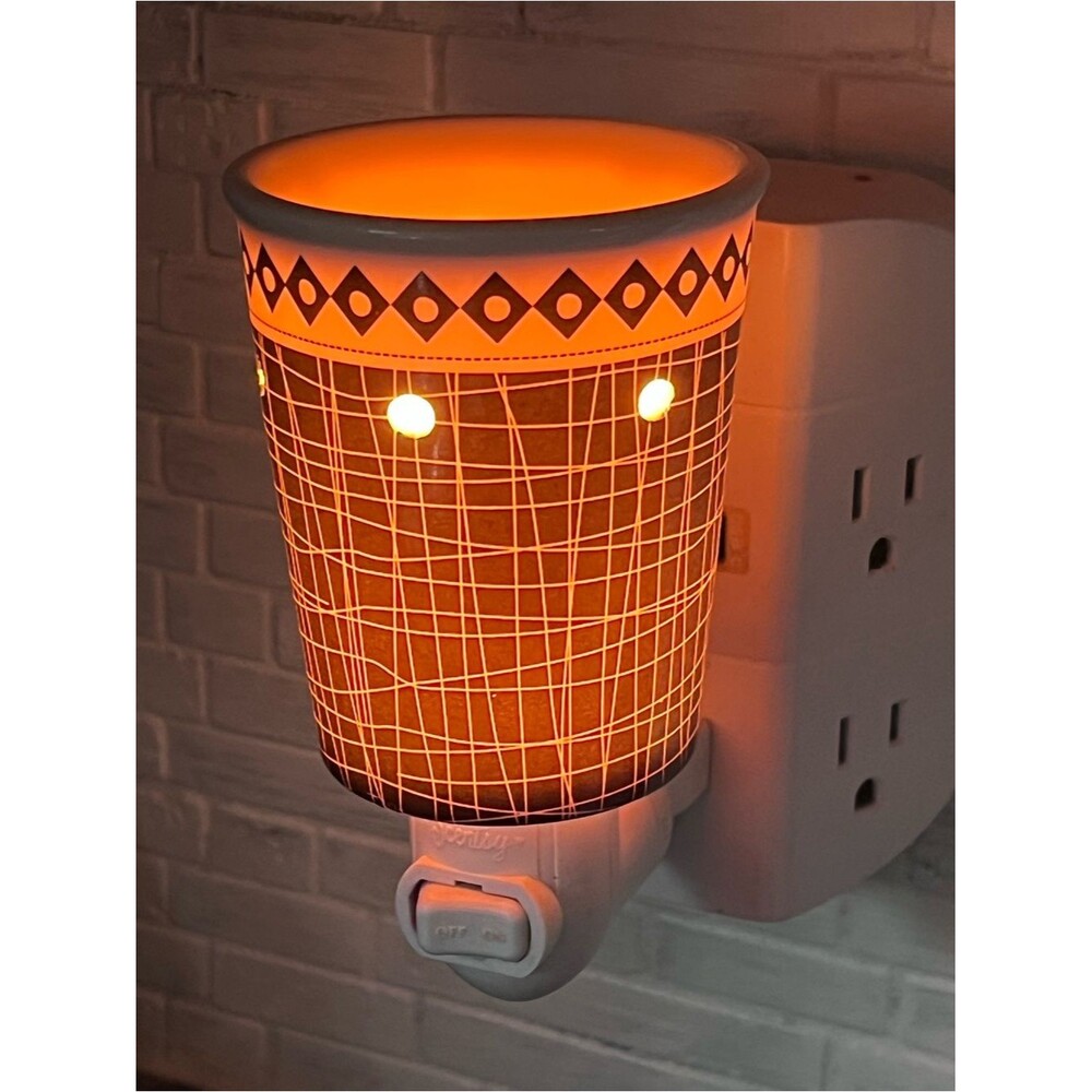 Scentsy Wired Plug In Warmer Black White Geometric